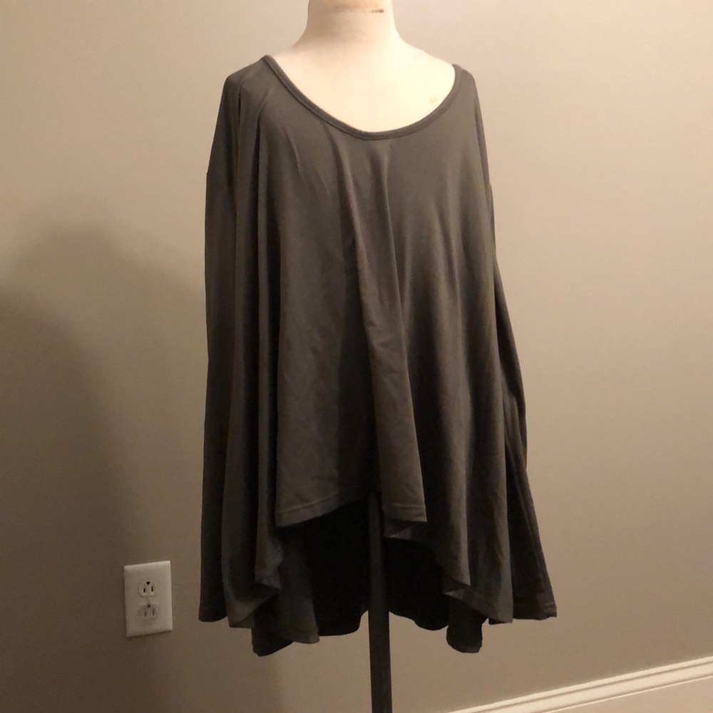 Extremely flowy long sleeve dark green tee.